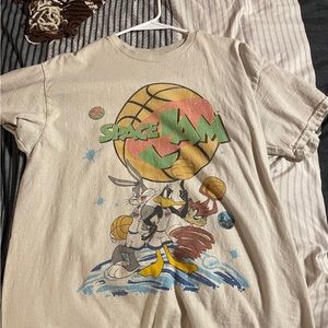 Cool men’s vintage space jam tee